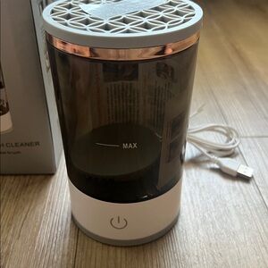 NEW Electric Makeup Brush Cleaner USB – 7000RPM Automatic Cleaner HZ-001